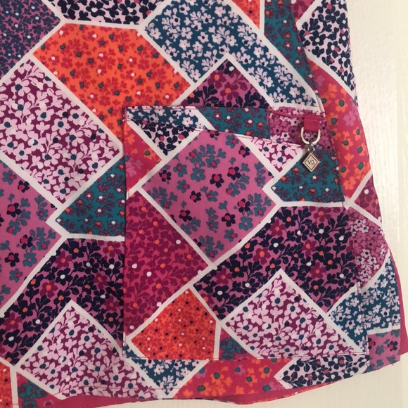 Vera Bradley Scrub Top - Picture 2 of 3